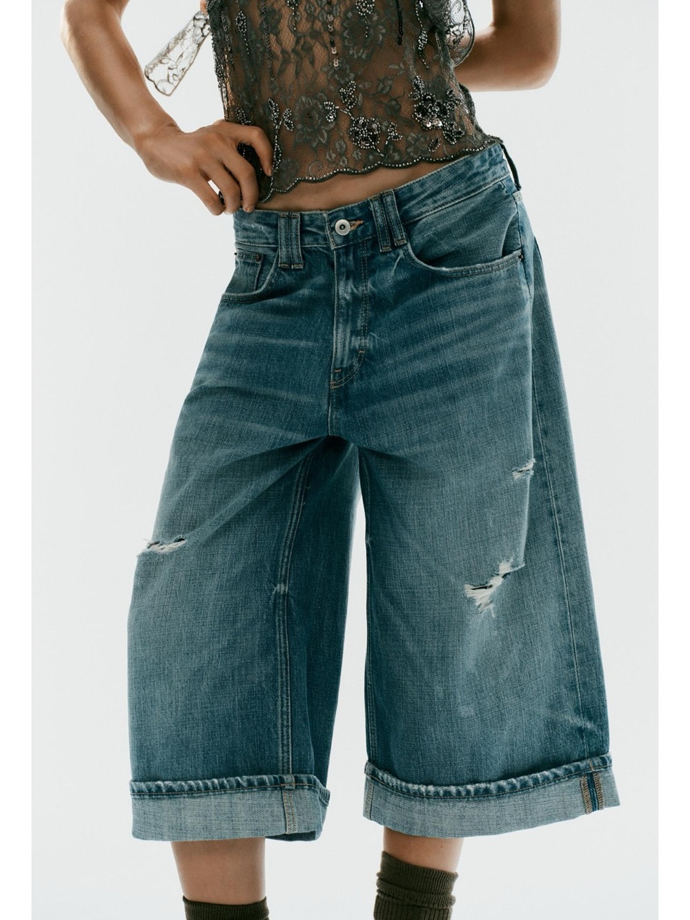 ZARA TRF MID RISE RIPPED DENIM JORTS